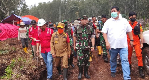 Pangdam XX/TIB Tinjau Kebakaran Lahan di Teluk Dawan, Kolaborasi Antarlembaga Tangani Karhutla Dapat Pujian